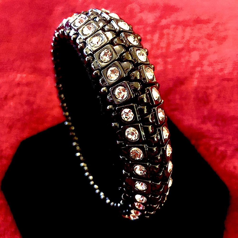 👗Elegant Gunmetal Rhinestone Bracelet